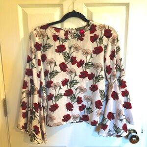 Vince Camuto White & Red Floral Bell Sleeve Blouse SZ XS